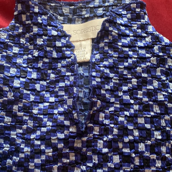 Vibrant different hues of blue sexy neck blouse! - Picture 3 of 5